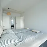 شقة Unique 4-bedroom With Panoramic Sea View *