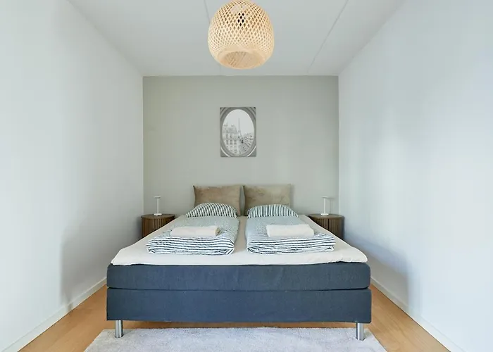 Unique 4-bedroom With Panoramic Sea View *