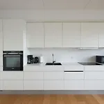 Unique 4-bedroom With Panoramic Sea View דירה *