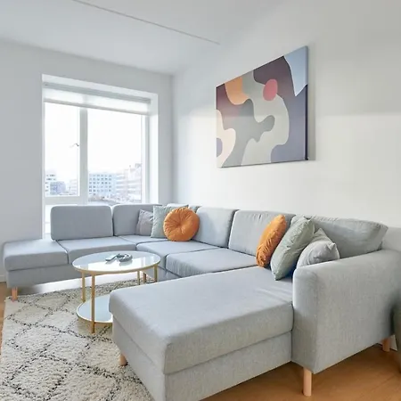 Unique 4-bedroom With Panoramic Sea View *