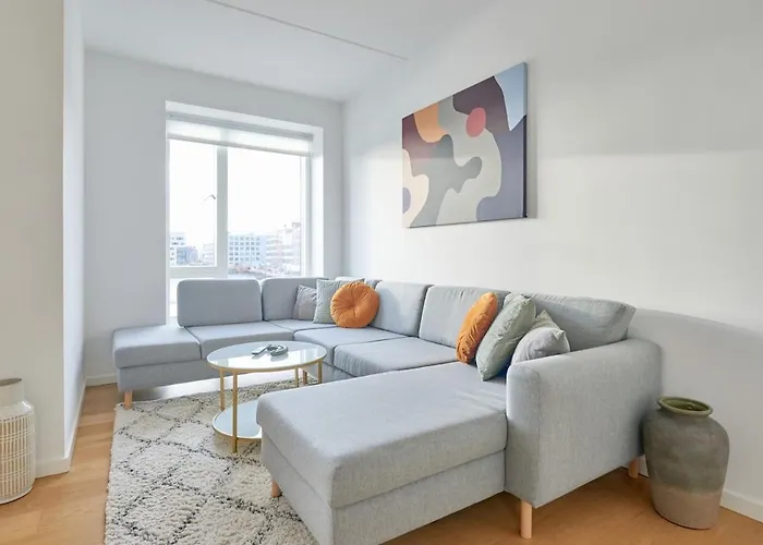 Unique 4-bedroom With Panoramic Sea View *